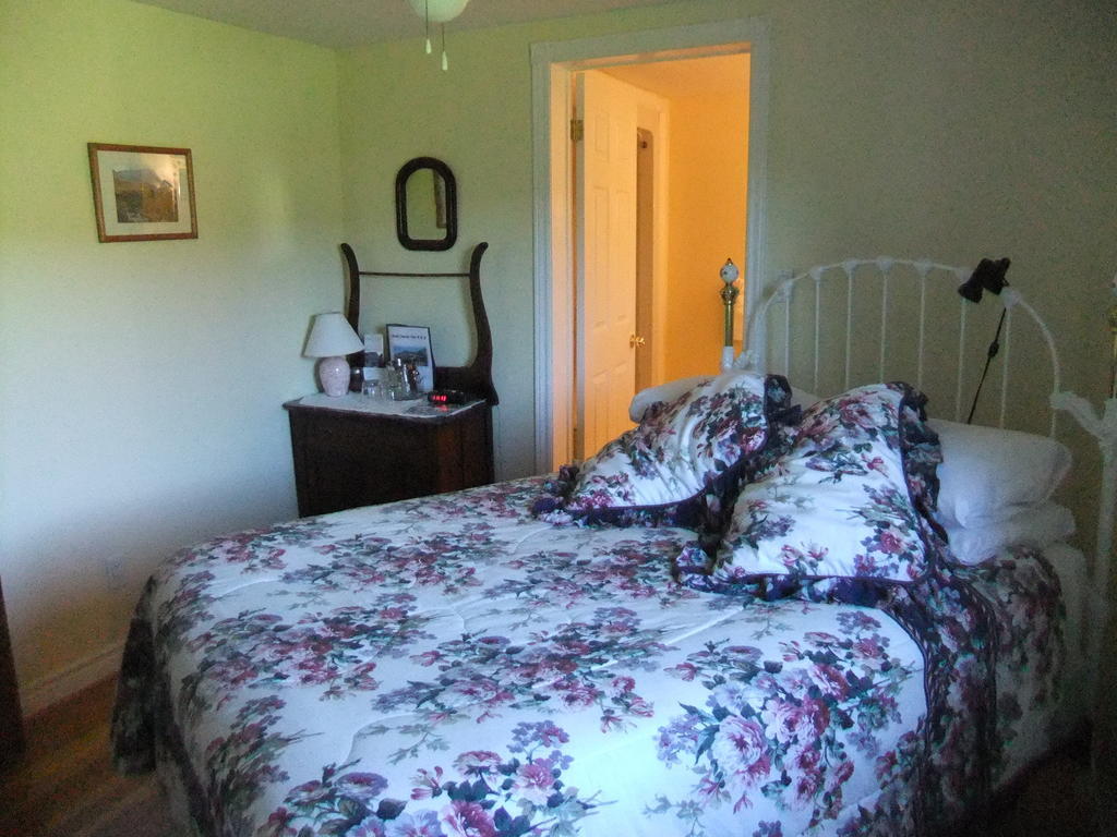 Auld Farm Inn B&B Baddeck Room photo