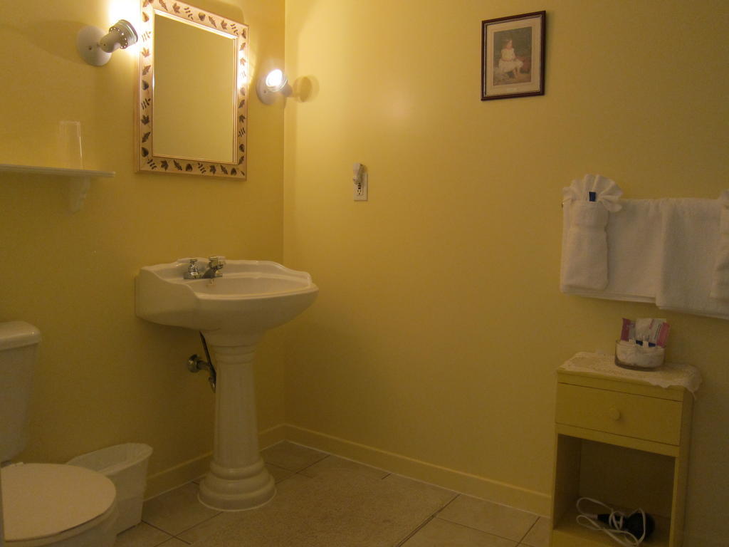 Auld Farm Inn B&B Baddeck Room photo